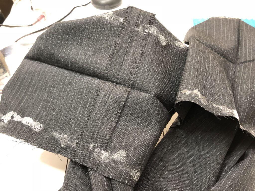方 剥がし 裾 テープ 上げ ズボンの裾上げに失敗しました。裾上げテープで仕上たのですがテープ糊がズボンに